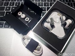 Unboxing Nothing Ear (1), TWS Transparan Harga Rp 1,4 Jutaan