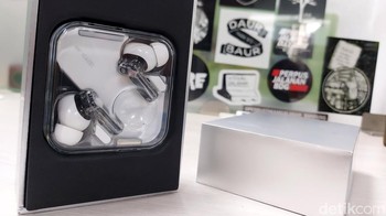 Pilihan True Wireless Stereo (TWS) semakin beragam, terbaru Nothing Ear (1) hadir dengan desain ciamiknya. Foto: Agus Tri Haryanto