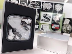 Unboxing Nothing Ear (1), TWS Transparan Harga Rp 1,4 Jutaan