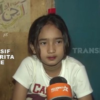Elin sehari-harinya tinggal bersama kakak ibunya. Mereka tinggal di rumah yang sempt dan kondisinya memprihatinkan di sebuah kawasan di pinggiran ibukota.Foto: Dok. SELEBRITA EXPOSE Trans7