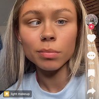 Itu terjadi ketika aku berusia empat tahun, orang tuaku menyadari mataku mulai jadi malas, kebanyakan ketika aku lelah, itu lebih terlihat. Sama seperti kakakku, dia sama tapi dia pakai kacamata, dia suka pakai kacamata tapi aku tidak, julingnya sekarang sudah lurus, kata Elley dilansir Dailystar.Foto: Dok. Tiktok