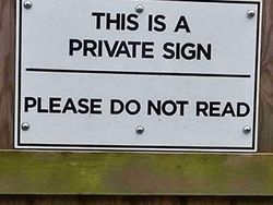 10 Foto Tulisan yang Absurd Banget