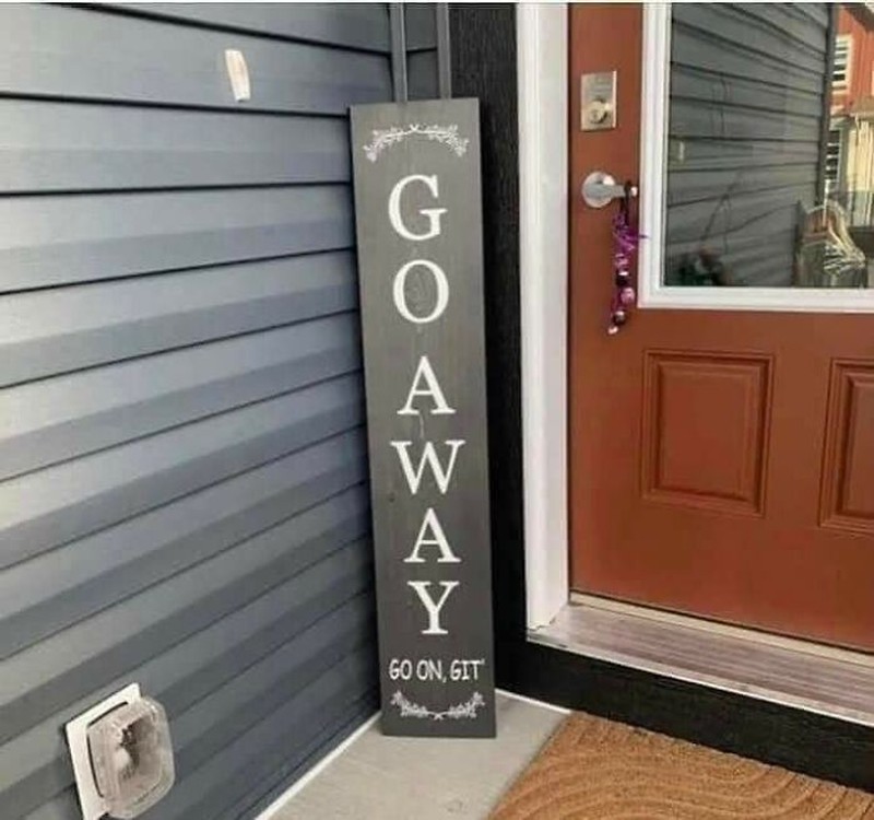 1.
Jadilah tidak berguna, maka tidak ada seorangpun yang bisa memanfaatkanmu. Foto: Gurudev Basavaraj Goud via Bored Panda

2.
Lah terus kalau sudah kebaca, piye? Foto: Aaron Essig via Bored Panda

3.
Diusir begitu sampai depan pintu rumah. Foto: Luis Cruz via Bored Panda

4.
There are no shortcuts. Foto: Pattie McCarthy via Bored Panda

5.
Yang nonton Game of Thrones pasti paham. Foto: Claudia Missis Mônk via Bored Panda

6.
Ayo makan es krim. Foto: Clara Kent via Bored Panda

7.
Drama perselingkuhan. Foto: Luís Cruz via Bored Panda

8.
Drama rumah tangga. Foto: Barrett Ludwig via Bored Panda

9.
Apa yang salah? Foto: Boris Adum via Bored Panda

10.
Don't treat me like a potato. Foto: Peter Buitenhuis via Bored Panda