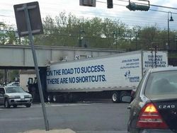 10 Foto Tulisan yang Absurd Banget