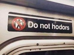 10 Foto Tulisan yang Absurd Banget