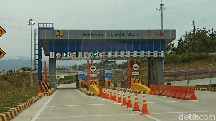 Gerbang jalan tol Sigli Banda Aceh (Sibanceh).