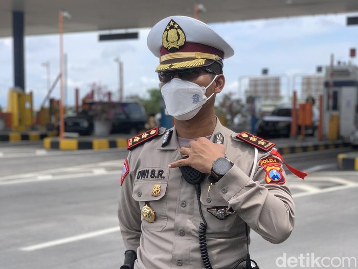 Manajer Transaksi Tol Surabaya-Mojokerto (Sumo) Moch Rofiudin menyebutkan jumlah kendaraan yang melewati gerbang Tol Warugunung. Mulai dari H-10 lebaran hingga saat ini.