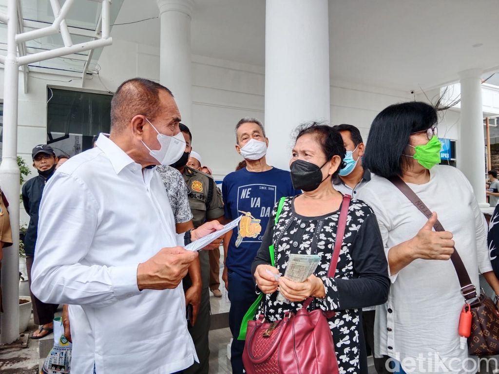 Gubsu Edy saat sidak di kantor Samsat