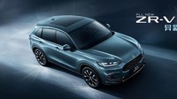 Untuk mesinnya memang tidak ada detail. Tapi, di pintu bagasi belakang terdapat emblem “240 Turbo” yang juga digunakan oleh Integra yang dijual GAC Honda di China. Jadi, kemungkinan Honda ZR-V ini ditenagai mesin bensin empat silinder 1.500 cc turbo dengan transmisi CVT. Foto: Dok. GAC Honda