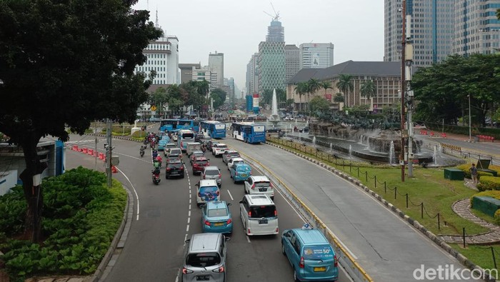Situasi Jalan Medan Merdeka Barat, Jakarta Pusat, Senin (9/5/2022) terpantau ramai lancar
