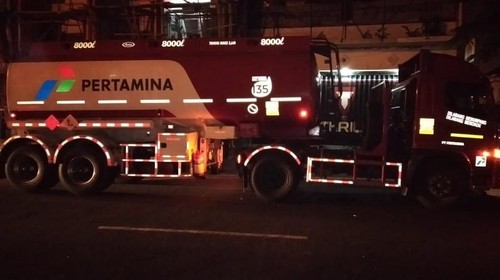 Kecelakaan sepeda motor dengan mobil tangki Pertamina di Jalan Raya Sesetan, Denpasar.