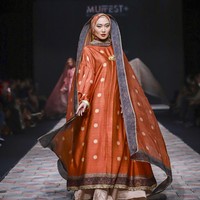 Fashion show koleksi busana muslim Sriwijaya karya Dian Pelangi di Muslim Fashion Festival 2022. Foto: dok. Muffest 2022