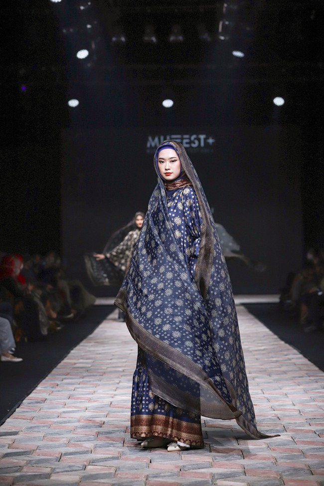 Fashion show koleksi busana muslim Sriwijaya karya Dian Pelangi di Muslim Fashion Festival 2022. Foto: dok. Muffest 2022