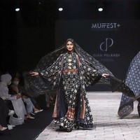 Fashion show koleksi busana muslim Sriwijaya karya Dian Pelangi di Muslim Fashion Festival 2022. Foto: dok. Muffest 2022