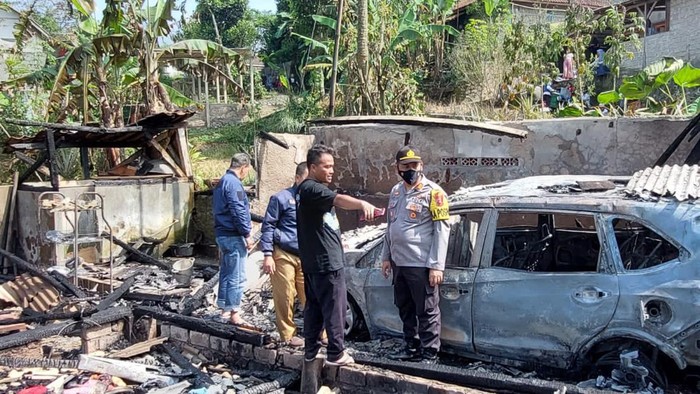 Kondisi rumah warga Sukalarang yang ludes terbakar si jago merah.