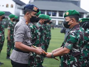 Tangkap Pembunuh Sertu Eka di Papua, Anggota TNI-Polri Dapat Penghargaan