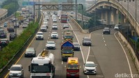 Kendati demikian, beberapa perkantoran di Jakarta masih ada yang memberlakukan work from office (WFO) bagi sebagian atau seluruh karyawan swasta.
