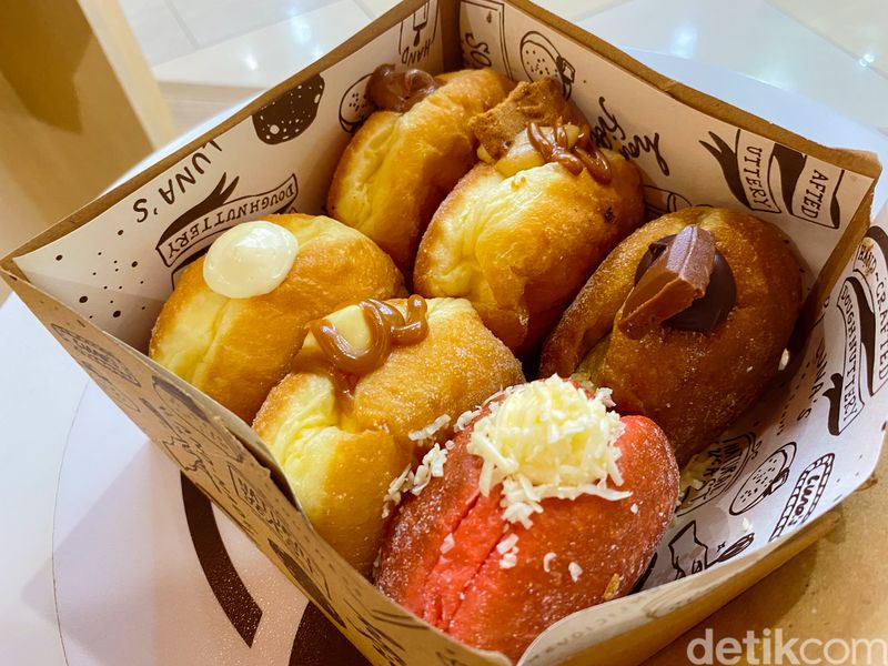 Luna's Doughnuts: bomboloni dengan aneka isian menarik