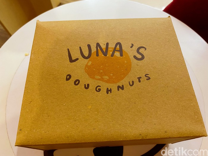 Luna's Doughnuts: bomboloni dengan aneka isian menarik