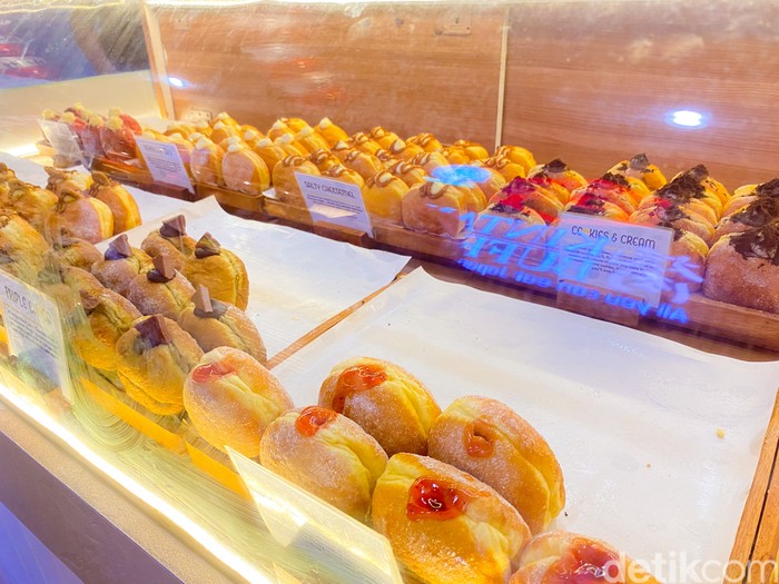 Luna's Doughnuts: bomboloni dengan aneka isian menarik