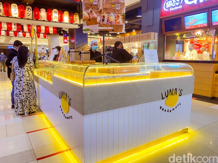 Luna's Doughnuts Luna's Doughnuts: bomboloni dengan aneka isian menarik