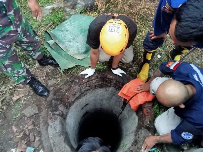 mahasiswa di malang tercebur sumur