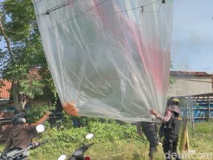 Puluhan Balon Disertai Petasan Masih Beterbangan di Langit Pekalongan