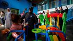 Melihat Aksi Superhero Hibur Anak-anak Narapidana di Argentina