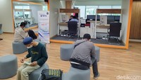 Mekanismenya instansi terkait membuka loket layanan di Mal Pelayanan Publik, untuk pengurusan SIM misalnya pihak kepolisian membuka tenant di lantai 3 Mal Pelayanan Publik.  