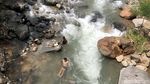 Menikmati Segarnya Air Sungai di Cadas Ngampar Bogor