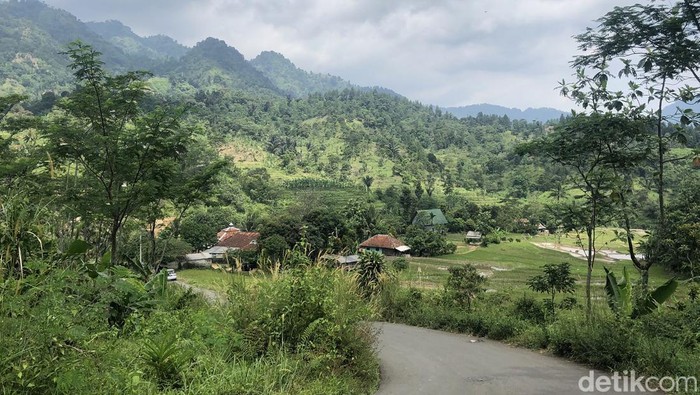 Menikmati Segarnya Air Sungai di Cadas Ngampar Bogor Wisata Bigstone Riverside, Bogor, Jawa Barat, menjadi salah satu wisata air alternatif yang bisa anda kunjungi. Penasaran?