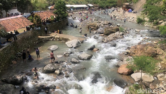 Menikmati Segarnya Air Sungai di Cadas Ngampar Bogor Wisata Bigstone Riverside, Bogor, Jawa Barat, menjadi salah satu wisata air alternatif yang bisa anda kunjungi. Penasaran?
