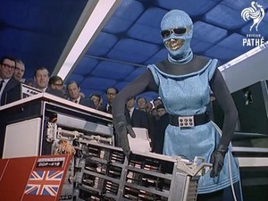 Zonk! 4 Robot yang Ternyata Cuma Manusia Berkostum, Capek Deh