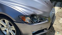 Tirta menyebut Jaguarnya ditabrak saat berada di depan kantornya sendiri. Jaguar tersebut rusak minor karena sasis yang kuat.