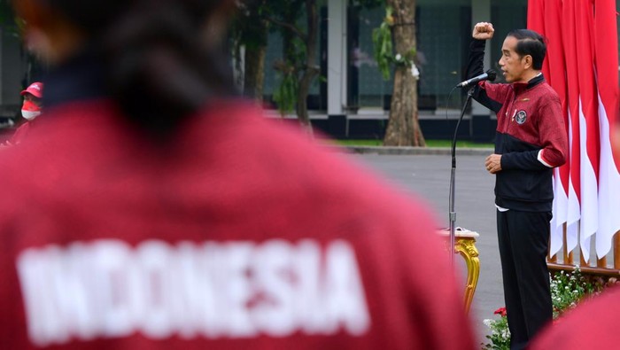 Momen Jokowi Lepas Lepas Tim Indonesia ke SEA Games Vietnam Presiden Jokowi melakukan pelepasan kontingen Indonesia menuju SEA Games Vietnam di Istana Presiden, Jakarta, Senin (9/5/2022).