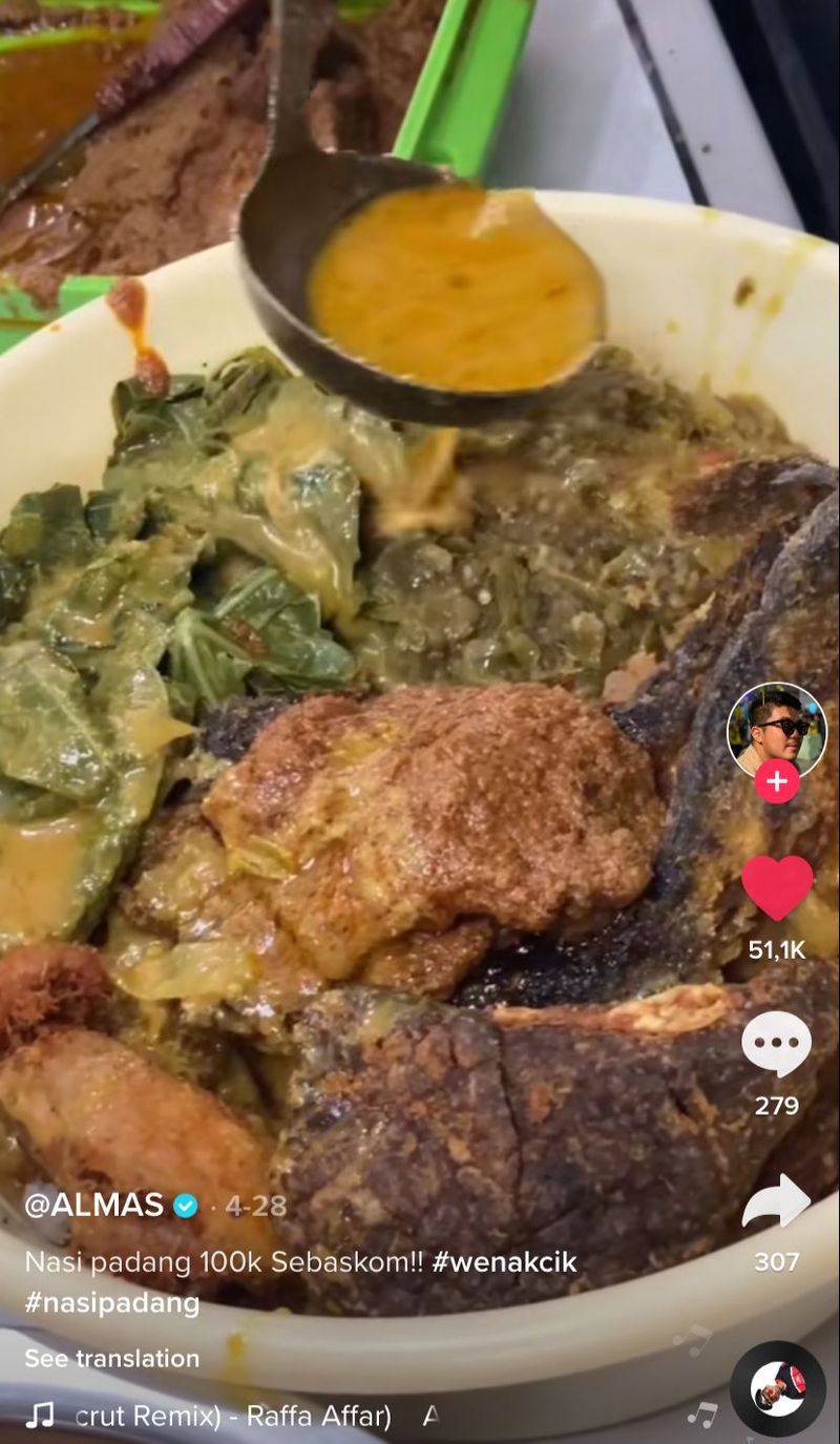 Netizen Beli Nasi Padang Rp 100 Ribu Satu Besen, Dapat 10 Lauknya!