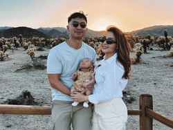 Jadi Hot Mama, Intip 7 Foto Nikita Willy Pertama Kali Ajak Baby Izz ke Gurun