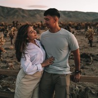 Saling bertatap-tatapan, Nikita Willy dan Indra Priawan tampak begitu romantis. Tak heran jika keduanya sering disebut netizen sebagai couple goals. Foto: Instagram