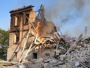 Ukraina Duga Rusia akan Luncurkan Serangan ke Wilayah Kherson