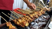 Sate bebek dibumbui dengan jahe yang cukup solid membuat aromanya wangi dan mengundang selera.