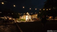 Kafe Temu Kunci saat ini menjadi buruan di Garut, khususnya untuk para kawula muda. Tempatnya yang estetik membuat para remaja berbondong-bondong ke tempat ini. Hanya sekadar untuk berbincang atau berswafoto ria di sana.  