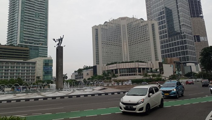 Situasi Lalin di Bundaran HI, Jakarta Pusat.