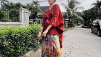 Eva Celia juga pernah melakukannya. Foto: Instagram @evacelia dan @sophia_latjuba88