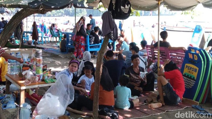 Suasana di pantai Pangandaran usai diguncang gempa M 4,6