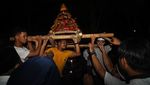 Tradisi Arak Makanan Saat Festival Lebaran Mandura di Palu