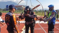 Dengan itu, polisi berharap agar para pemudik yang melaksanakan arus balik hari ini bisa terhibur. Selain itu, polisi juga melepas mereka dengan selamat saat melintasi jalur Garut.  