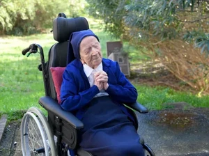 Setiap Hari Minum Wine, Nenek Ini Capai Rekor Wanita Tertua di Dunia