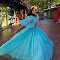 Ketika tumbuh, aku tidak punya banyak sosok untuk jadi panutan. Ini sangat gila bisa menjadi orang itu (bagi orang lain). Tentu, tingkatnya lebih tinggi dengan Marvel. Di Amerika, penting untuk orang merasa terlihat dan aku senang bisa melakukannya, tutur Xochitl.Foto: Instagram @_xochitl.gomez