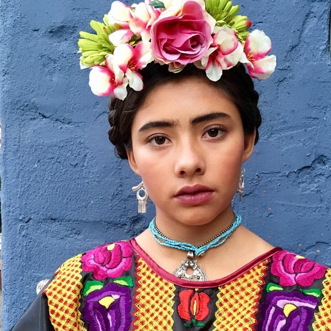 Awalnya para produser mencari wanita berusia 18 tahun untuk memerankan America Chavez. Tapi setelah Xochitl di audisi, karakter itu akhirnya dibuat lebih muda karena sang aktris dianggap punya aura remaja yang segar.Foto: Instagram @_xochitl.gomez