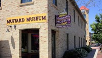 Mustard adalah condiment populer di dunia dengan cita rasa pedas menyengat. Bagi pencinta mustard, kamu bisa mampir ke National Mustard Museum di Wisconsin. Ada 6.000 sampel mustard, termasuk merek-merek mustard dari seluruh dunia.